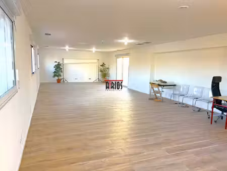 location local professionnel 95m² la crau 83260