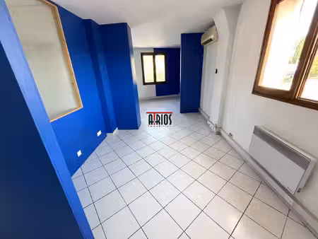location local professionnel 104m² sollies pont 83210