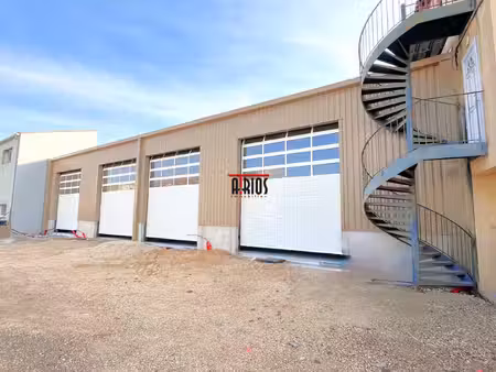 location local commercial 114m² la crau 83260
