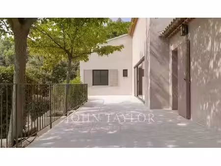évenos – villa de plain-pied rénovée avec piscine et vue panoramique sur les collines