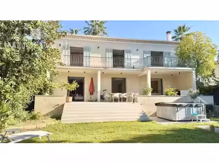 très belle maison proche des commerces