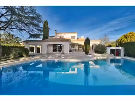 villa d'architecte sur une parcelle de 1900 m²