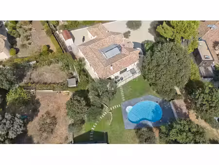 villa entièrement rénovée dans un écrin de verdure