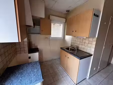 location appartement 1 pièce 18.27 m² à sainte-pazanne (44680)  306 €