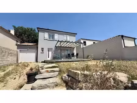 villa récente avec 4 chambres à bédarrides