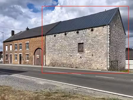 grange 3 façades en pierre du pays offrant un beau potentiel
