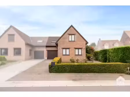 maison idéalement avec 4 chambre  jardin et garage!