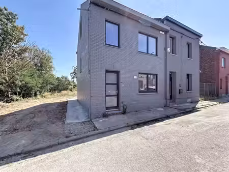 maison 3 chambres fraîchement rénovée