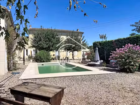 saint emilion : maison girondine en pierre avec piscine et gîte