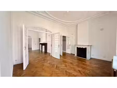 appartement d'angle de caractère  lumineux et authentique