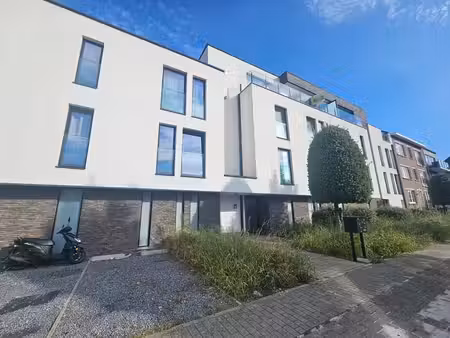 penthouse avec deux chambres et une place de parking