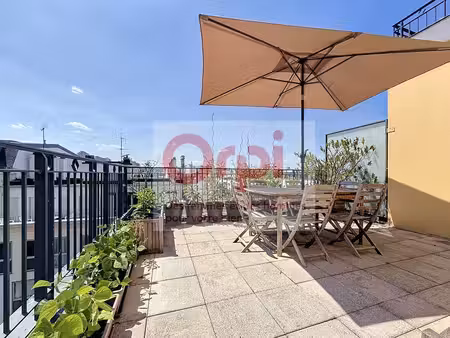 duplex de luxe à vendre dans le quartier espaces jeunes