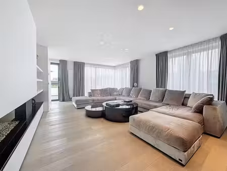 penthouse - 2 chambres- louise / châtelain - terrasse