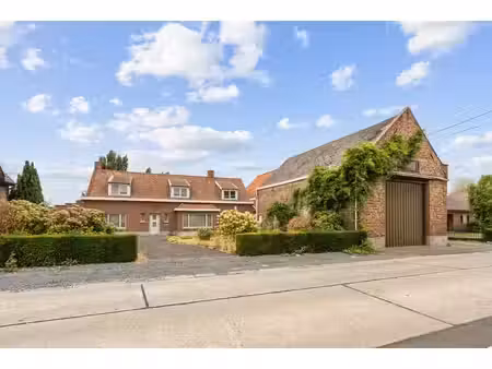 à rénover : maison charmant sur un terrain de 15.786 m² à d