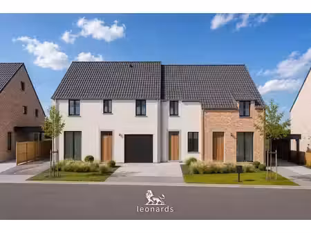 maisons de style rural à proximité du centre de waregem