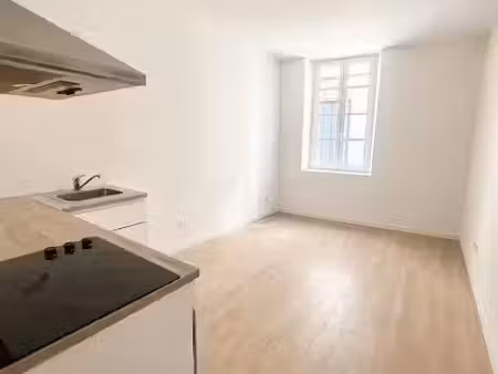 location appartement 1 pièce 20 m² à nimes (30000)  475 €