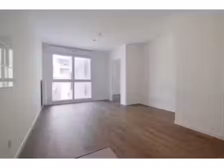 location appartement 2 pièces 40 m² à savigny-le-temple (77176)  780 €