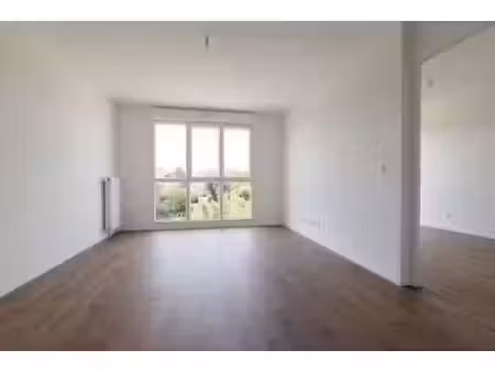 location appartement 2 pièces 42 m² à savigny-le-temple (77176)  823 €