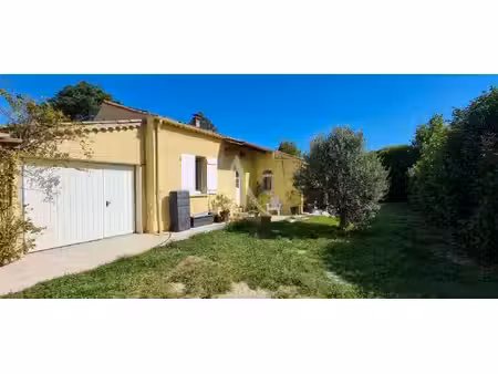 villa de plain pied lumineuse 4 chambres cereste en luberon terrain clos garage dependance