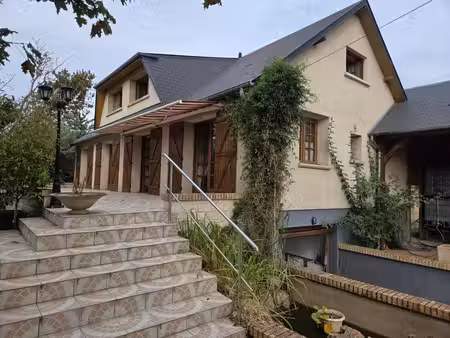 maison de 145 m2 avec 5 chambres  grand sous-sol  carport de 44 m2 et une dépendance de 40