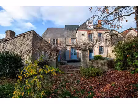 superbe maison de ville de caractère avec parc en cœur de bourg
