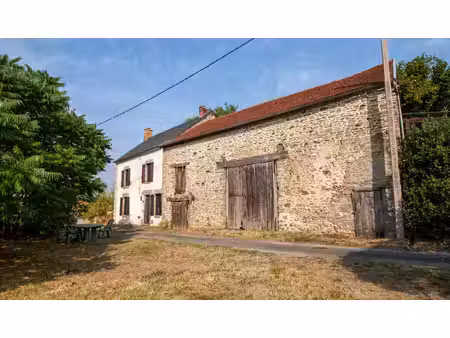 maison en pierres à rafraîchir avec grange attenante  jardin et terrain