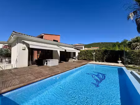 villa de luxe à vendre à vailhauquès