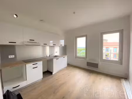 charmant appartement 2 pièces à louer à montech  dernier étage  calme et lumineux