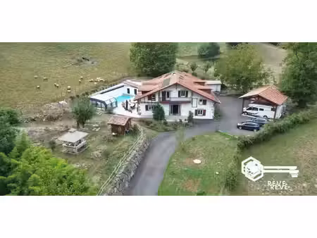 maison avec piscine et jardin hasparren (64)
