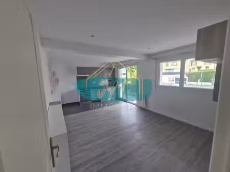 charmant f2 avec balcon et garage