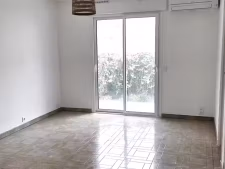 appartement rez de jardin en location à sanary-sur-mer (83)