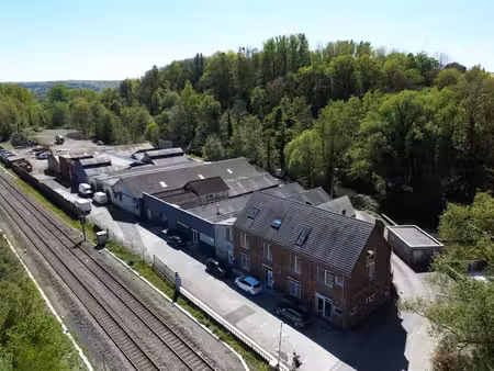 entrepôts et habitations sur près de 2 hectares