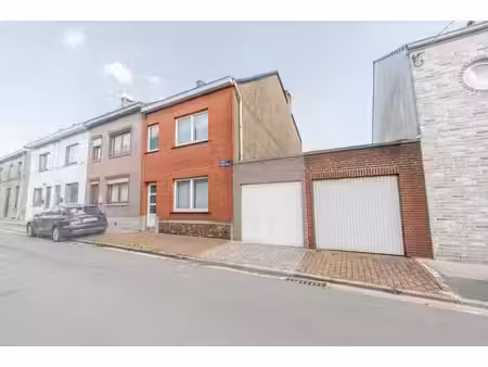 jolie maison 3 façades avec jardin et garage