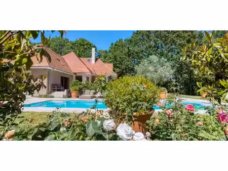propriété avec piscine grosrouvre (78)