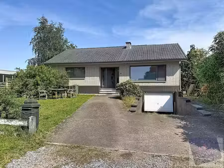 gelijkvloerse open bebouwing met renovatiepotentieel op 1...
