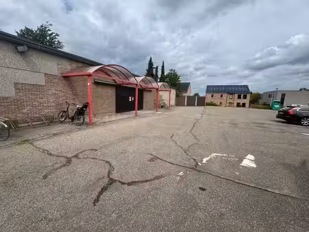 magasin avec parking à vendre à hasselt