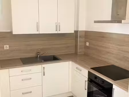 f2 avec grande terrasse de 40 m² et garage motorisé