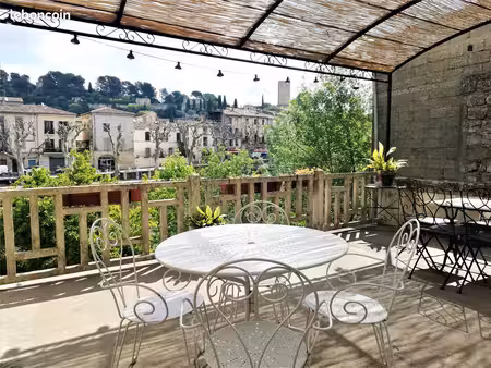 très bel appartement avec terrasse