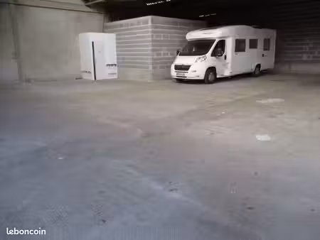 hivernage camping-car camping car  local fermé parking