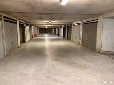 loue garage rue neyret - pentes croix rousse