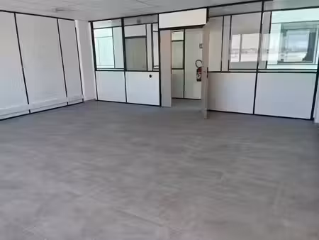 location locaux professionnels 38.38 m² à creteil (94000)  497 €