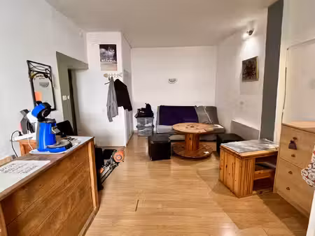 studio au 1er etage - centre ville