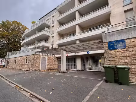 place de parking securisee - bord de loire