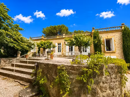 maison de caractere t6 de 173.15 m² avec piscine et garages - pelissanne