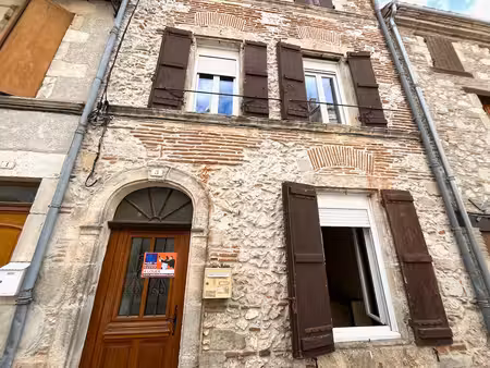 secteur castelmoron sur lot  dans le village de monclar d'agenais maison de ville de type 