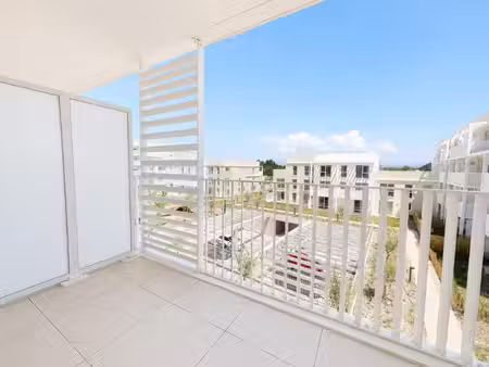 t2 neuf avec balcon et parking à monteux