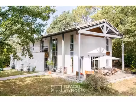 maison d'architecte « dedans-dehors » sur parc boisé