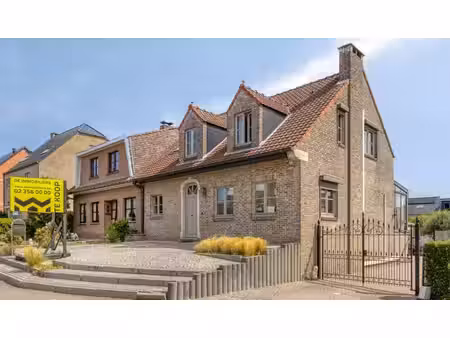 maison familiale spacieuse et économe en énergie avec 4 cha