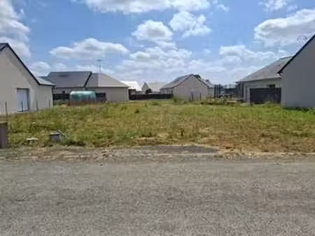 vente terrain à aron (53440) : à vendre / 619m² aron