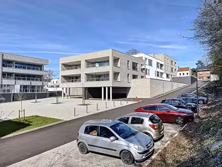 a louer : penthouse 2 chambres avec terrasse + garage